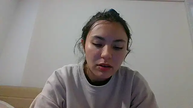 Snapshot of _andygirl chatting on 06/11/26, 12:32 andygirl online show from 06/11/26, 12:32