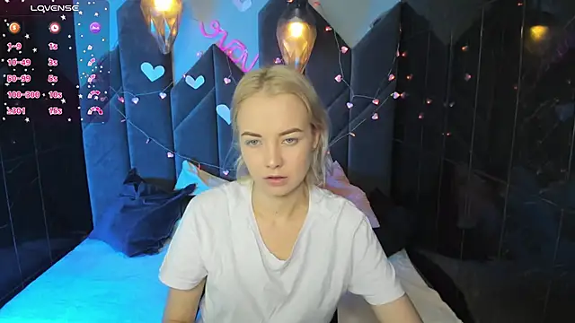 Snapshot of StephanieSweety chatting on 02/14/25, 02:02 StephanieSweety online show from 02/14/25, 02:02