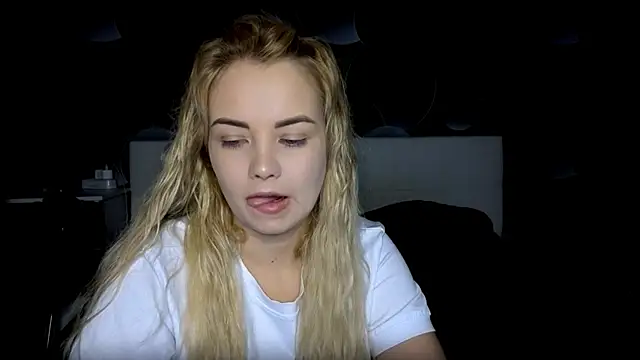 StephanieSweety online show from 11/20/25, 06:57