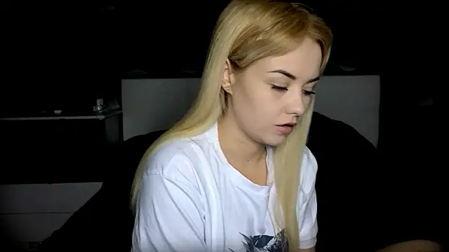 StephanieSweety online show from 11/27/25, 11:45