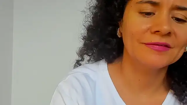 Snapshot of Sami_Hotie1 chatting on 09/18/25, 08:44 Sami Hotie1 online show from 09/18/25, 08:44