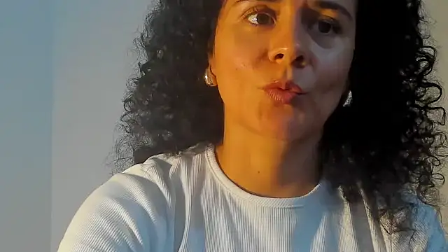 Snapshot of Sami_Hotie1 chatting on 10/31/25, 09:16 Sami Hotie1 online show from 10/31/25, 09:16