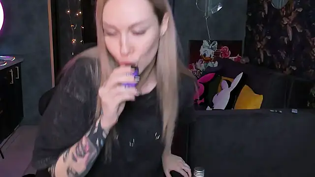 Blckmirrorr online show from 12/18/25, 08:42