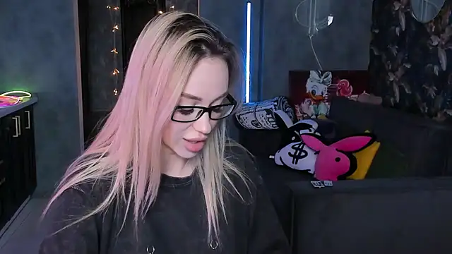 Blckmirrorr online show from 03/25/26, 12:11