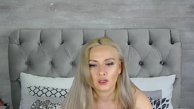 IsabellaDeRosa online show from 03/07/25, 12:23