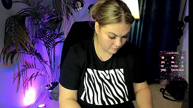 Snapshot of ZenaPallmer chatting on 10/11/25, 07:12 ZenaPallmer online show from 10/11/25, 07:12