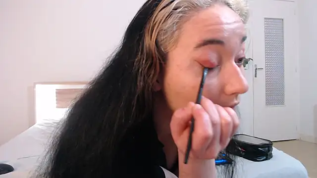 Snapshot of Crystal-dreamt chatting on 03/03/25, 08:16 Crystal-dreamt online show from 03/03/25, 08:16