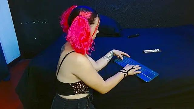 ASTRIDBULM online show from 11/23/25, 03:45