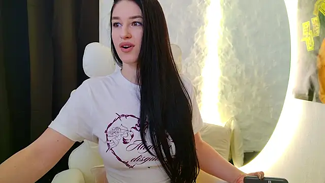 moniqque online show from 10/25/25, 09:17