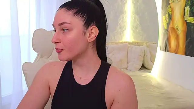 moniqque online show from 04/11/26, 01:59