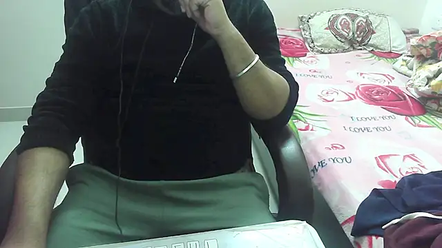 Snapshot of rentarob chatting on 02/08/25, 05:50 rentarob online show from 02/08/25, 05:50
