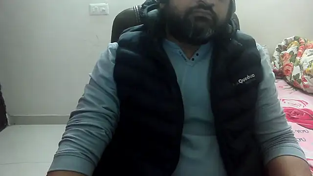 Snapshot of rentarob chatting on 02/11/25, 05:07 rentarob online show from 02/11/25, 05:07