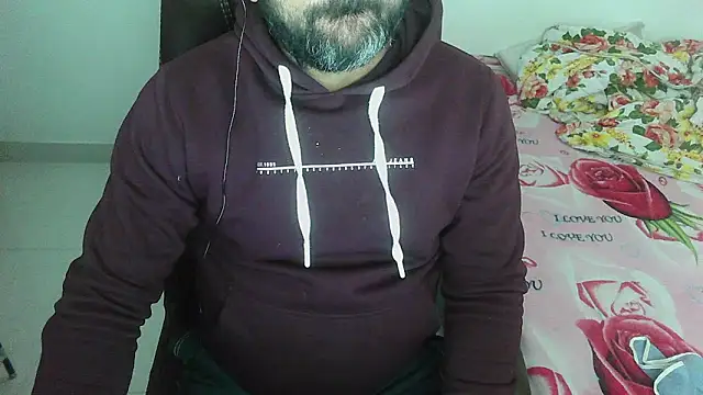 Snapshot of rentarob chatting on 02/13/25, 04:07 rentarob online show from 02/13/25, 04:07