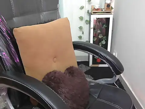 shivi moto online show from 11/21/25, 04:44