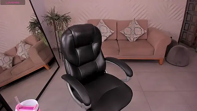 MileyCruz  online show from 11/25/25, 07:47