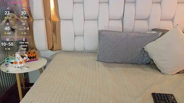 valkiria moore online show from 10/20/25, 08:09