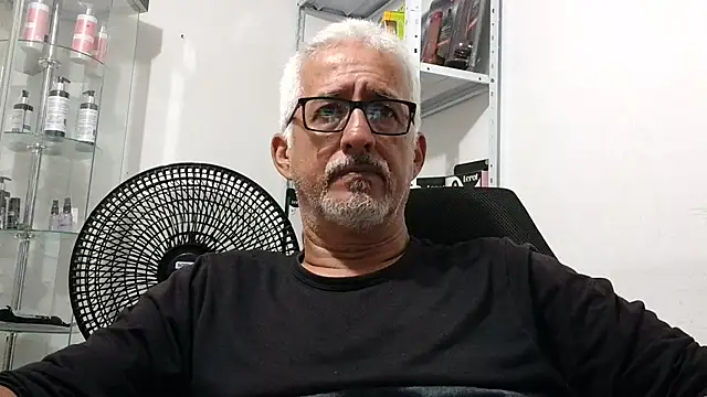 Snapshot of cenizo10124 chatting on 11/07/25, 02:55 cenizo10124 online show from 11/07/25, 02:55