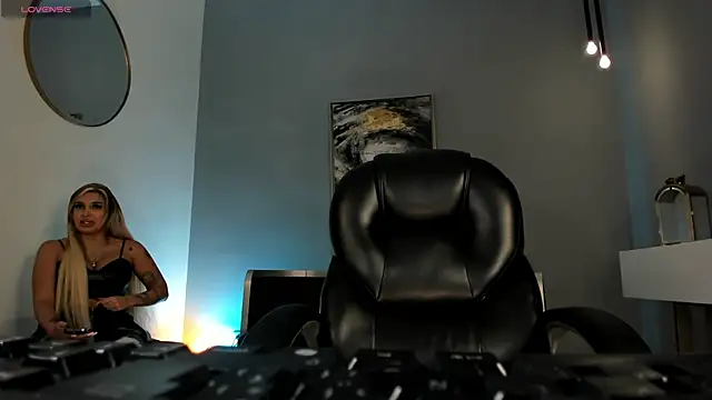 SophiePalmer online show from 12/21/25, 12:12