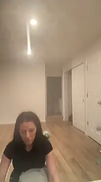 Snapshot of DominiqueX0 chatting on 02/04/25, 06:17 DominiqueX0 online show from 02/04/25, 06:17