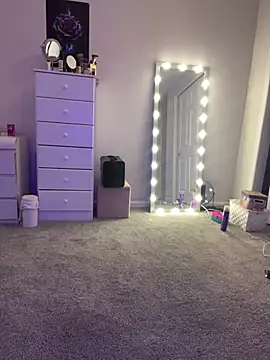 Snapshot of DominiqueX0 chatting on 03/18/25, 03:31 DominiqueX0 online show from 03/18/25, 03:31