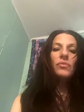 Snapshot of DominiqueX0 chatting on 11/28/25, 03:47 DominiqueX0 online show from 11/28/25, 03:47