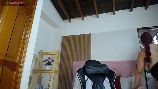 victoria  milf  online show from 02/11/25, 06:11