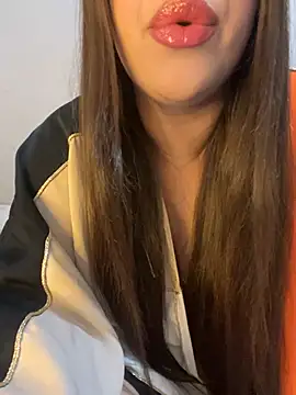 Snapshot of Mayacrayzi chatting on 02/07/25, 08:20 Mayacrayzi online show from 02/07/25, 08:20