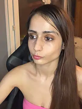 LaPetitechienne1 online show from 02/02/25, 09:34