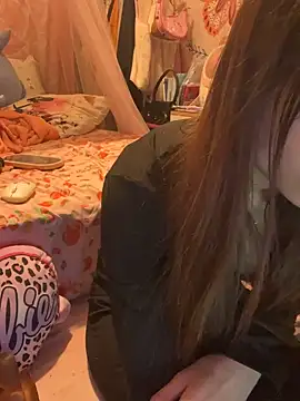 LaPetitechienne1 online show from 03/15/25, 05:30