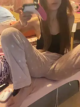 LaPetitechienne1 online show from 03/15/25, 07:27