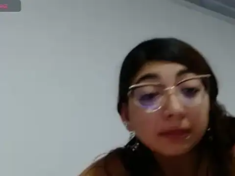 Snapshot of esteni chatting on 12/17/24, 01:50 esteni online show from 12/17/24, 01:50