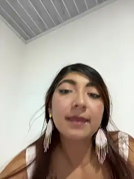 Snapshot of esteni chatting on 03/02/25, 01:47 esteni online show from 03/02/25, 01:47