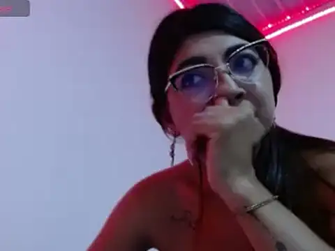 Snapshot of esteni chatting on 03/11/25, 03:37 esteni online show from 03/11/25, 03:37
