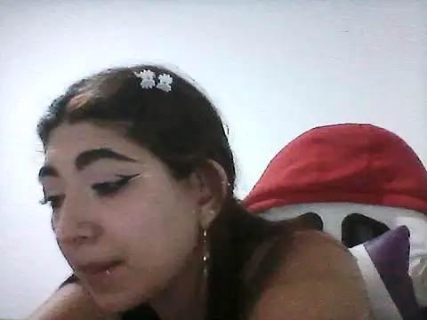 Snapshot of esteni chatting on 09/13/25, 04:34 esteni online show from 09/13/25, 04:34