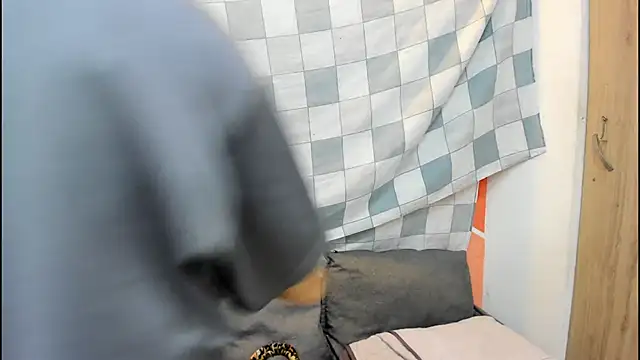 Mhelanny2 online show from 11/17/25, 06:24