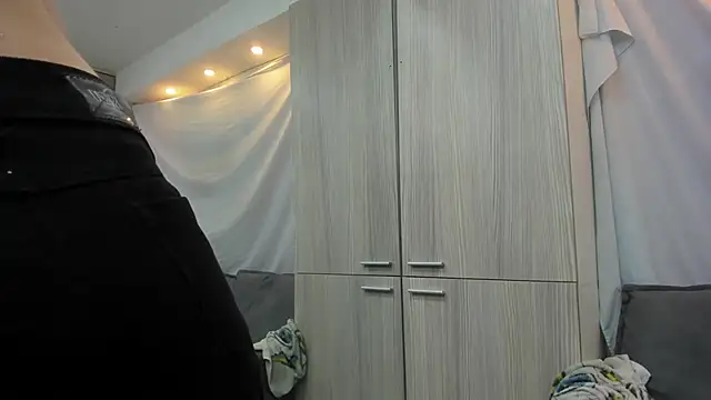 Mhelanny2 online show from 02/18/26, 06:15