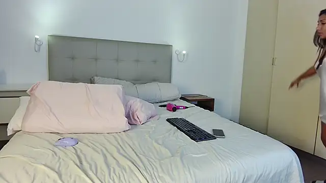 bl4ckdoll  online show from 10/29/25, 01:41