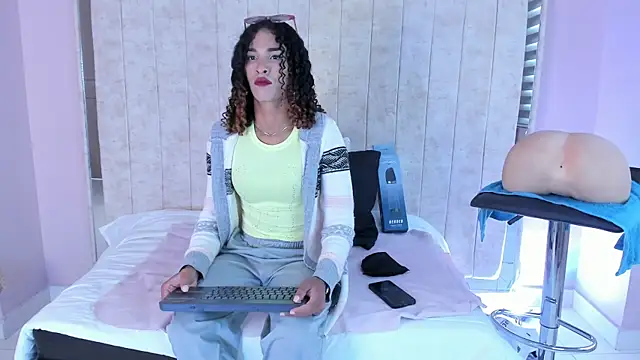 StefanyMiler online show from 09/23/25, 07:50