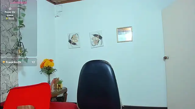 Snapshot of yasmin_goldenst chatting on 02/28/25, 07:56 yasmin goldenst online show from 02/28/25, 07:56