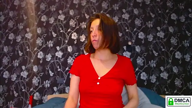 Snapshot of Sophi_Cute chatting on 06/12/26, 01:32 Sophi Cute online show from 06/12/26, 01:32