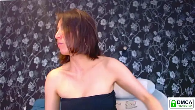 Snapshot of Sophi_Cute chatting on 06/15/26, 12:07 Sophi Cute online show from 06/15/26, 12:07