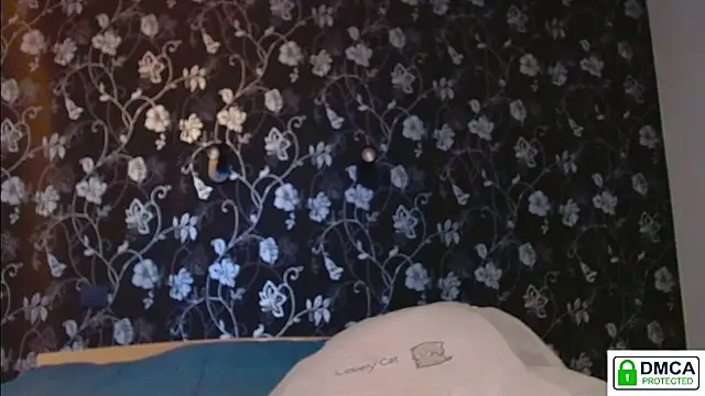 Snapshot of Sophi_Cute chatting on 06/20/26, 08:17 Sophi Cute online show from 06/20/26, 08:17
