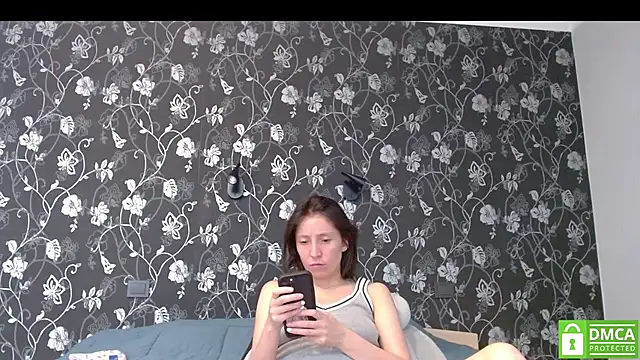 Snapshot of Sophi_Cute chatting on 07/17/26, 12:23 Sophi Cute online show from 07/17/26, 12:23