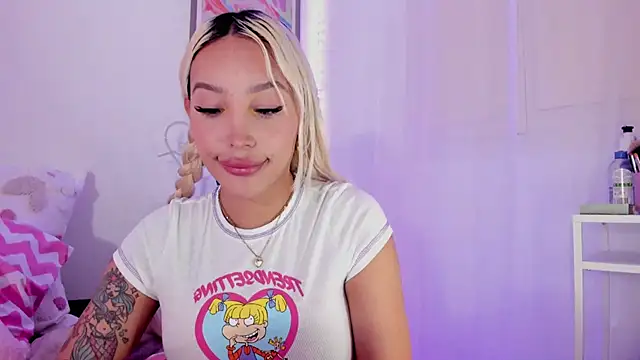 Snapshot of _viioletweekend_ chatting on 03/03/25, 05:29 viioletweekend online show from 03/03/25, 05:29