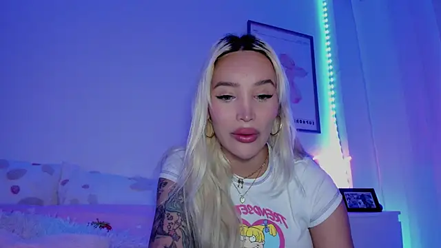 Snapshot of _viioletweekend_ chatting on 03/12/25, 09:35 viioletweekend online show from 03/12/25, 09:35