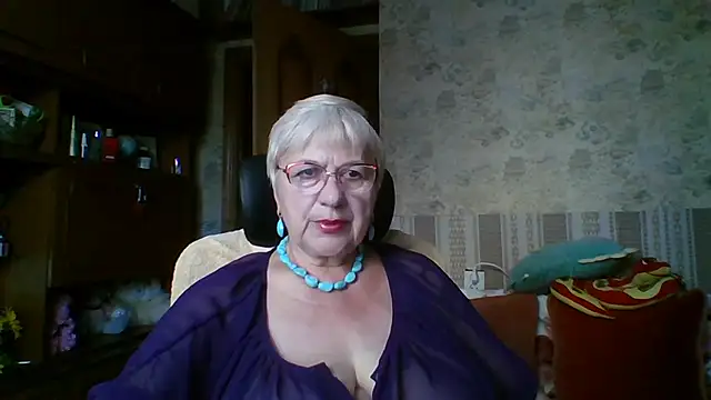 Snapshot of SweetCherry27 chatting on 07/11/26, 05:43 SweetCherry27 online show from 07/11/26, 05:43