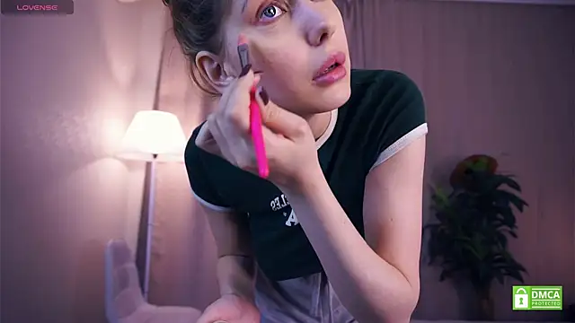 Snapshot of SofyBruno chatting on 10/15/25, 06:24 SofyBruno online show from 10/15/25, 06:24