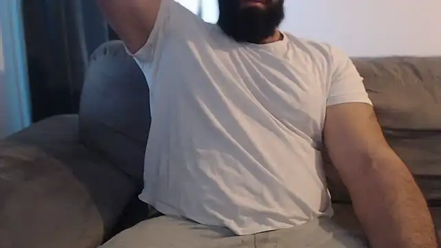 hugemachohandsome online show from 12/04/25, 08:56