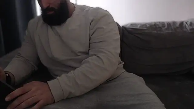 hugemachohandsome online show from 12/05/25, 11:52