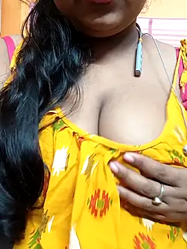 Snapshot of Sophiaboudi chatting on 12/25/24, 06:19 Sophiaboudi online show from 12/25/24, 06:19